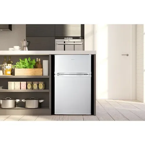 Medion, MEDION LIFE Mini Kühl-Gefrierkombination MD 37689 Anthrazit, Gesamtnutzinhalt 85 L,  Gefrierkapazität  2,4kg/24h, manuelle  Temperaturkontrolle