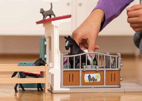 Schleich, Horse Club Pferdebox mit Stute und Fohlen, Spielfigur