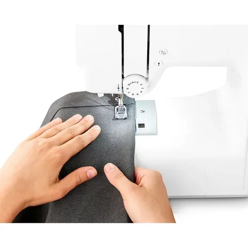 Medion, MEDION LIFE Digitale Nähmaschine SD36 (MD11881) weiß, einstellbare Stichlänge und Stichbreite, 270 Stichmuster, Integriertes Zubehörfach, 36 Watt Motorleistung