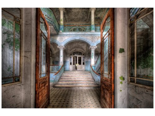 image LAND Digitaldruck auf Glas Lost Place Treppe 120 x 80 cm  | Schubiger Möbel