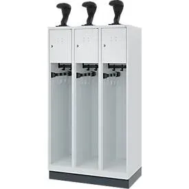 C+P, C+P Feuerwehrspind YOUNGSTER, Sockel, 3 Abteile, HxBxT 1.530 x 900 x 500 mm, lichtgrau, mit Helmhalter