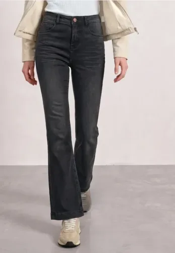 High Waist Bootcut Jeans im Slim Fit