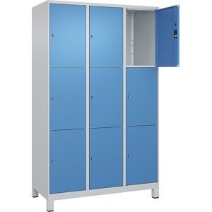 3er-Schließfachschrank Classic PLUS, 3 Abteile, lichtgrau / lichtblau, B 1200 mm, 9 Fächer, mit Füßen C+P