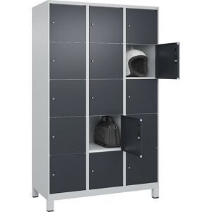 5er-Schließfachschrank Classic PLUS, 3 Abteile, lichtgrau / grau, B 1200 mm, 15 Fächer, mit Füßen C+P