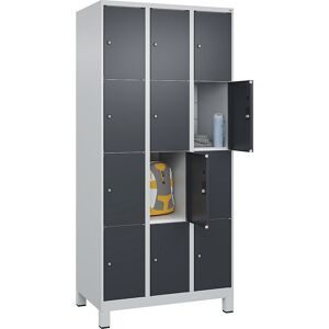 C+P, C+P Schliessfachschrank Classic PLUS, Füsse, 3 Abteile, HxBxT 1.950 x 900 x 500 mm, lichtgrau, anthrazitgrau, 12 Fächer, Zylinderschloss