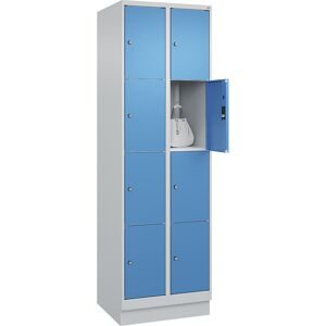 4er-Schließfachschrank Classic PLUS, 2 Abteile, lichtgrau / lichtblau, B 600 mm, 8 Fächer, mit Bodensockel C+P