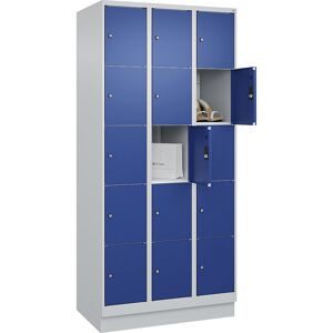 5er-Schließfachschrank Classic PLUS, 3 Abteile, lichtgrau / enzianblau, B 900 mm, 15 Fächer, mit Bodensockel C+P