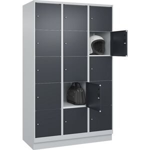 C+P, C+P Schliessfachschrank Classic PLUS, Sockel, 3 Abteile, HxBxT 1.950 x 1.200 x 500 mm, lichtgrau, anthrazitgrau, 15 Fächer, Zylinderschloss