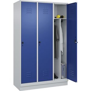 C+P Schwarz-Weiß-Spind Classic PLUS, schmal, 3 Abteile, verkürzte Trennwand mittig, lichtgrau / enzianblau, B 1200 mm, mit Bodensockel, Drehriegel,