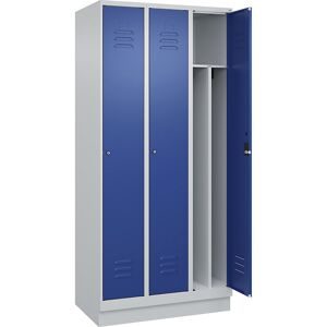 C+P, C+P Spind Classic PLUS, Sockel, 3 Abteile, HxBxT 1.950 x 900 x 500 mm, lichtgrau, enzianblau, Zylinderschloss, mit Mitteltrennwand