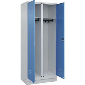 Schwarz-Weiß-Spind Classic PLUS, Trennwand mittig, 1 Abteil, lichtgrau / lichtblau, HxB 1950 x 800 mm, mit Bodensockel, Zylinderschloss C+P