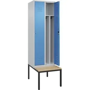 C+P Schwarz-Weiß-Spind Classic PLUS Sitzbank, schmal, 2 Abteile, verkürzte Trennwand mittig, lichtgrau / lichtblau, B 600 mm, Zylinderschloss,