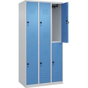 Doppelstock-Spind Classic PLUS, 3 Abteile, lichtgrau / lichtblau, HxB 1850 x 900 mm, mit Bodengleitern, Drehriegel C+P