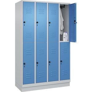 Doppelstock-Spind Classic PLUS, 4 Abteile, lichtgrau / lichtblau, HxB 1950 x 1200 mm, mit Bodensockel, Drehriegel C+P