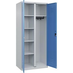 Putzmittelspind Classic PLUS, 1 Abteil, Trennwand mittig, lichtgrau / lichtblau, B 800 mm, mit Bodengleitern, Drehriegel C+P