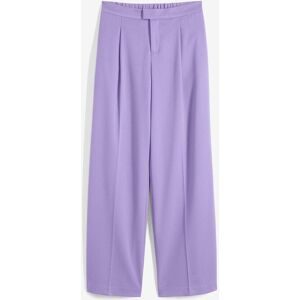 bonprix, bonprix Bundfaltenhose "Bundfaltenhose" aus Polyester, Viskose und Elasthan, Loose Fit, festlicher Stil