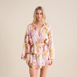 Amaya Mantel in rosa
