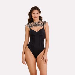 Camila Body ärmellos in schwarz