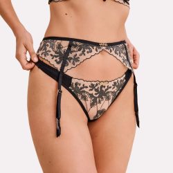Camila Strapse in schwarz