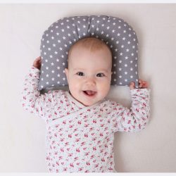 BabyDorm ® Kinderwagenkissen BuggyDorm Jonna grau mit weißen Sternen