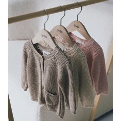 Strickjacke mit Tasche
