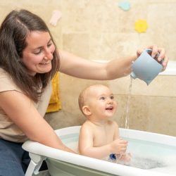 Badespielzeug Hippo Gießkanne