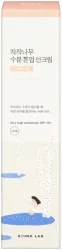 Round Lab, Eine feuchtigkeitsspendende, texturierte Ton-up-Sonnencreme mit Inje-Birken-Saft und Vita-Hyaluronsäure. Sie hellt die Haut auf natürliche Weise auf.SPF 50+ Pa++++, 50Ml