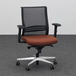 Bürodrehstuhl Bralco YES mit 1D Armlehnen, Braun, Neu, Ergonomischer Stuhl - ideal für flexibles Arbeiten