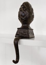 Dekohalter Haken für Kante Gusseisen Braun Pinien Zapfen Kantenhänger Vintage