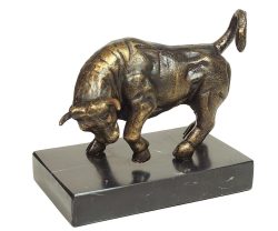 Figur Bulle Börse Skulptur Eisen auf Marmorsockel Dekofigur Stier