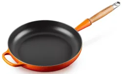 Le Creuset Bratpfanne mit Holzgriff Signature Gusseisen Ofenrot 24 cm