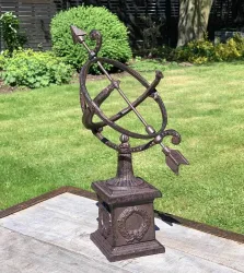 Sonnenuhr auf Standfuß Antik-Stil Gusseisen Braun Gartendeko H 34cm