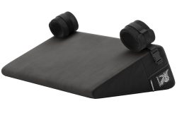 Liebeskissen ?Bondage Wedge? mit abnehmbaren Handfesseln