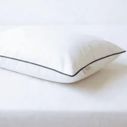 Kissenbezug aus Perkal – 65x65cm – Weiss mit Rand in dunkelblau