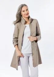 Super leichte Longjacke mit versteckter Kapuze - beige - Gr. 22 von Goldner Fashion