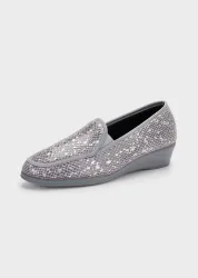 Hausschuhe mit Glanz-Effekt - grau / metallic - Gr. 36 von Goldner Fashion