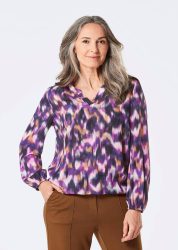 Druckbluse mit Tunika-Ausschnitt - lila / gemustert - Gr. 22 von Goldner Fashion