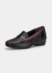 Slipper aus Glattleder mit  Metallnieten - schwarz / bordeaux - Gr. 37 von Goldner Fashion