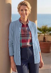 Strickjacke mit platziertem Zopfmuster - hellblau - Gr. 21 von Goldner Fashion