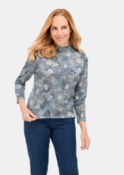 Stehbundpullover mit farbharmonischem Druck - rauchblau / gemustert - Gr. 20 von Goldner Fashion