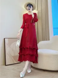 Miyake Plissee-Kleid für Damen, 2022, neues einfarbiges Rundhals-Mid-Ärmel-Fischschuppen-Plissee-Holzohr-Kleid mit 3D-handgemachten Blumen