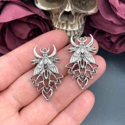 4 Stück 42*25mm Goth Luna Moth Charm Halbmond-Motten-Anhänger Designer-Charms für Schmuckherstellung DIY Schmuckzubehör