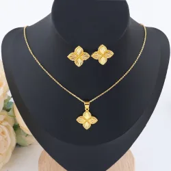 Goldfarbenes Glücksklee-Anhänger-Halsketten-Ohrring für Frauen, feines Edelstahl-Schmuckset für Hochzeit, neue prägnante Partygeschenke