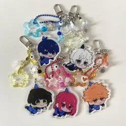 Handgefertigte Anime-Schlüsselanhänger im Y2K-Stil aus Acryl mit Figuren wie Isagi Yoichi und Bachira Meguru.