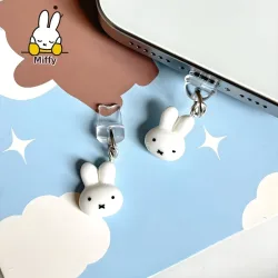 Kawaii Miffy Kaninchen Handy-Ladeanschluss-Staubschutz, Niedlicher Cartoon, Universeller Stecker mit Löchern