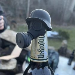 ? ? Luftdichter Gasmasken-Bierflaschenaufsatz, wiederverwendbare auslaufsichere Kappe für die Konservierung von Wein und Schnaps, cooles 3D-gedrucktes Partyzubehör ? ?