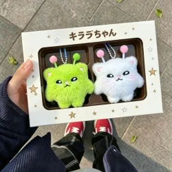 2 Stück Niedlicher Alien-Katzen-Cartoon-Schlüsselanhänger Kawaii Weltraum-Kätzchen-Charakter Schlüsselring Fan-Kollektion Geschenk-Accessoires