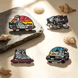 4-teiliges Set ?Zurück in die Zukunft? Emaille-Pins ? DeLorean DMC-12 Cartoon-Anime-Broschen ? Klassisches Film-Fan-Geschenk ? Schmuckkollektion