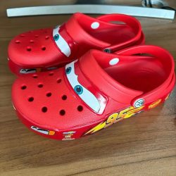2026 Mcqueen Cartoon Hausschuhe - Wasserdichte EVA Outdoor-Sandalen mit atmungsaktiven Löchern, Freizeit-Strandschuhe für Erwachsene