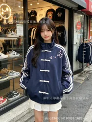 Sakura Blumendruck Chinesische Froschknopf-Jacke für Damen Stehkragen Seitenstreifen Retro Trainingsjacke Harajuku Streetwear Oberbekleidung